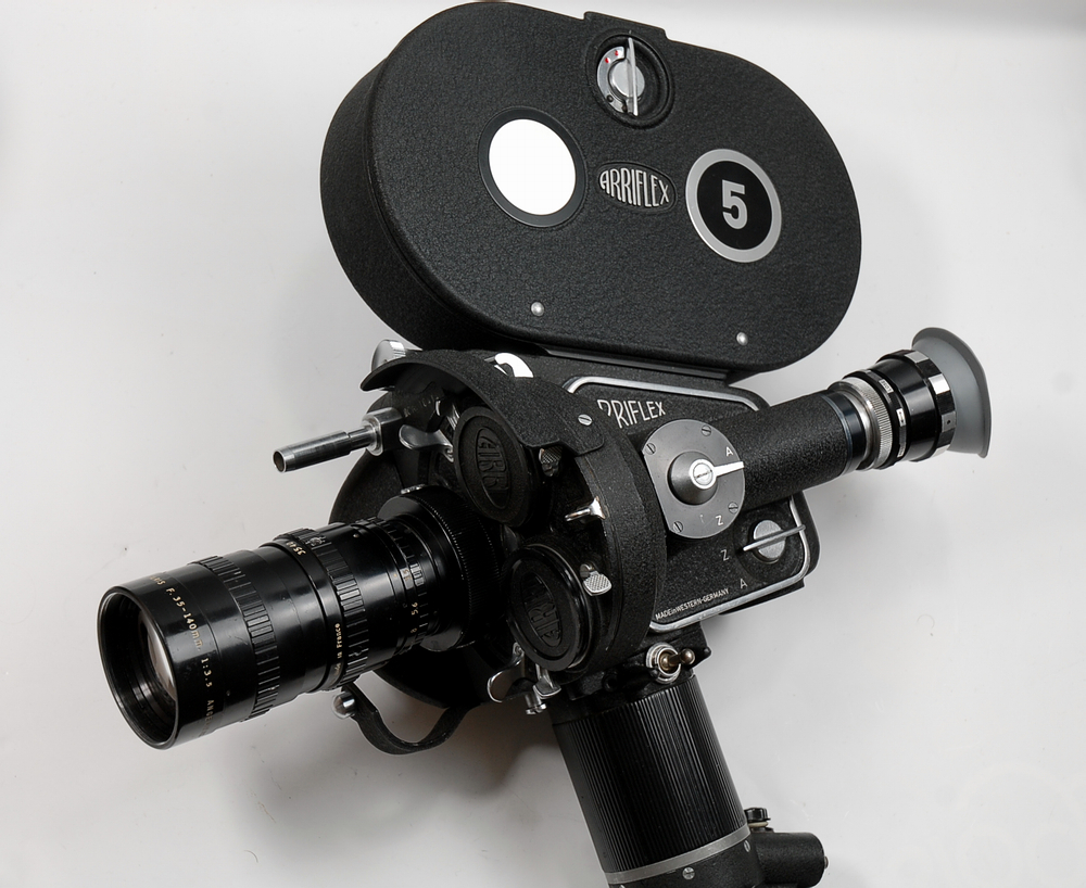 Arriflex 35 IIc mit Angenieux 35-140 und 60m-Magazin