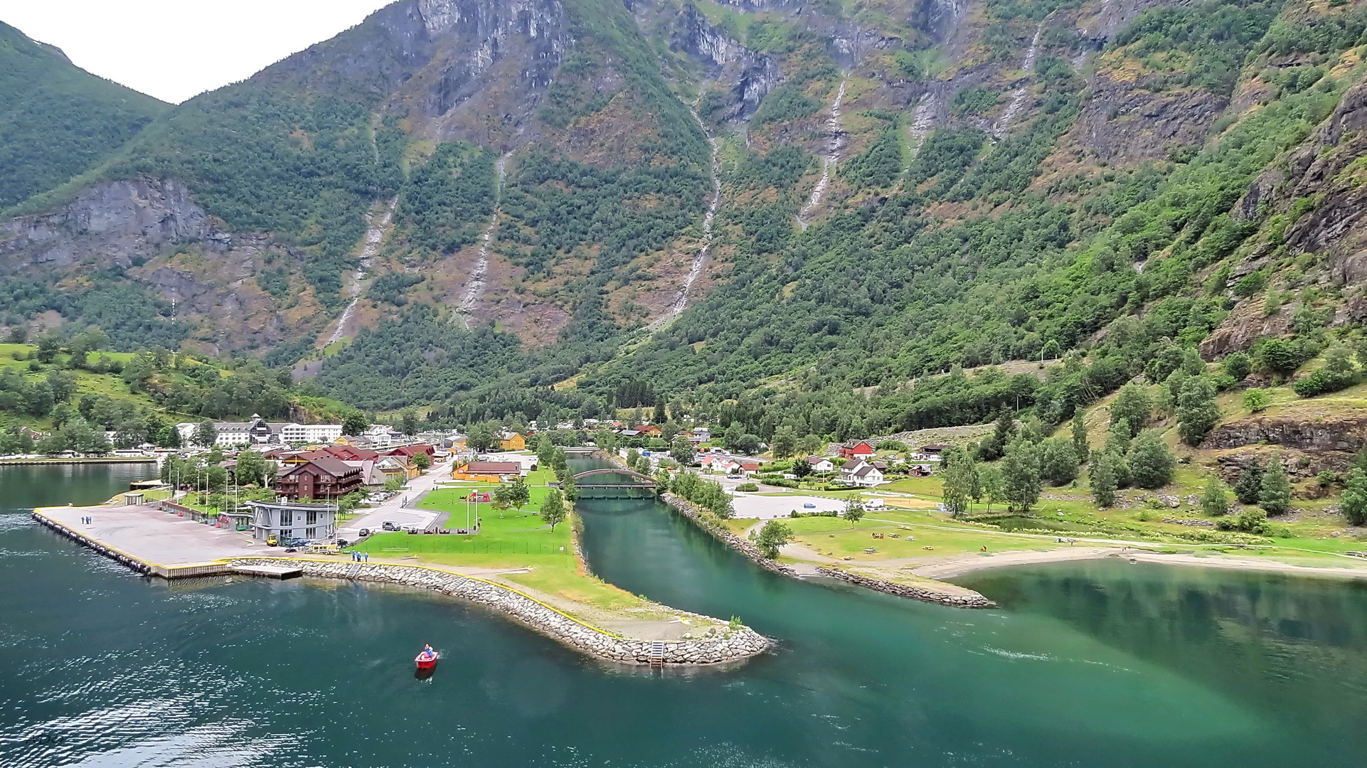 Arrival in Flåm