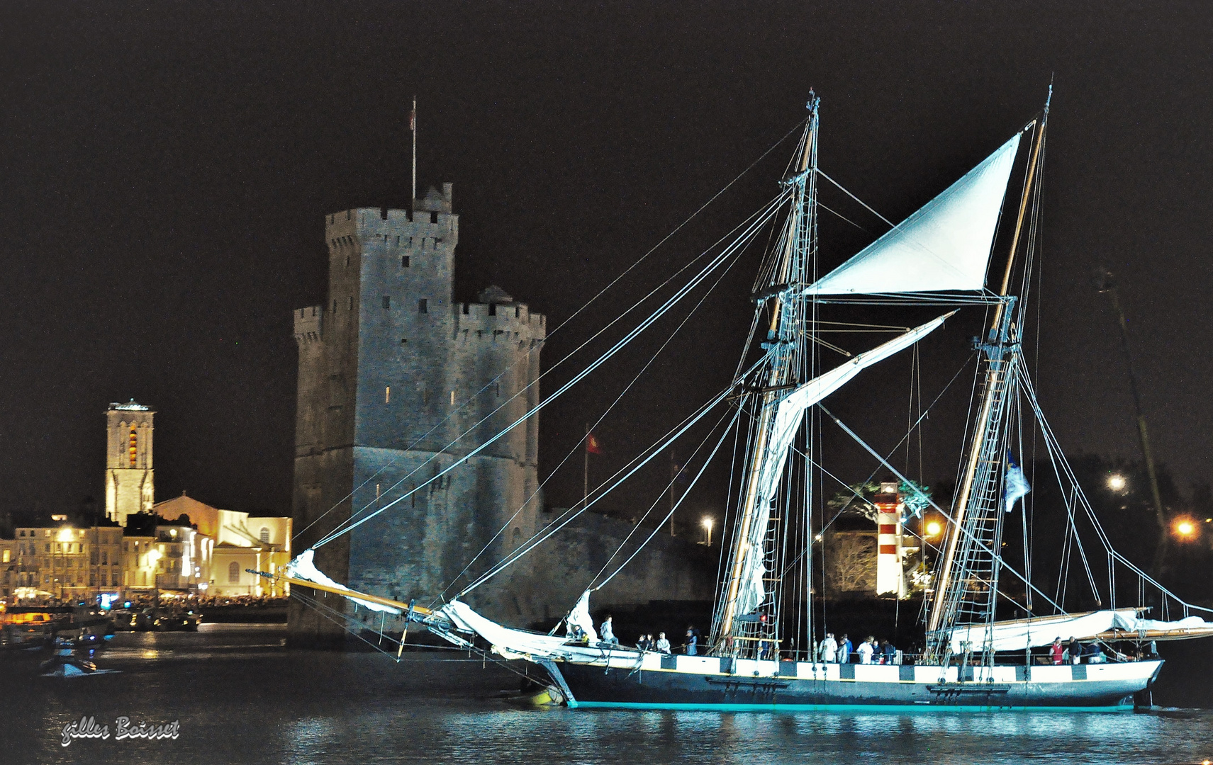 Arrivée dans le vieux port de La Rochelle