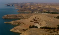 arrivèe sur abou simbel en avion