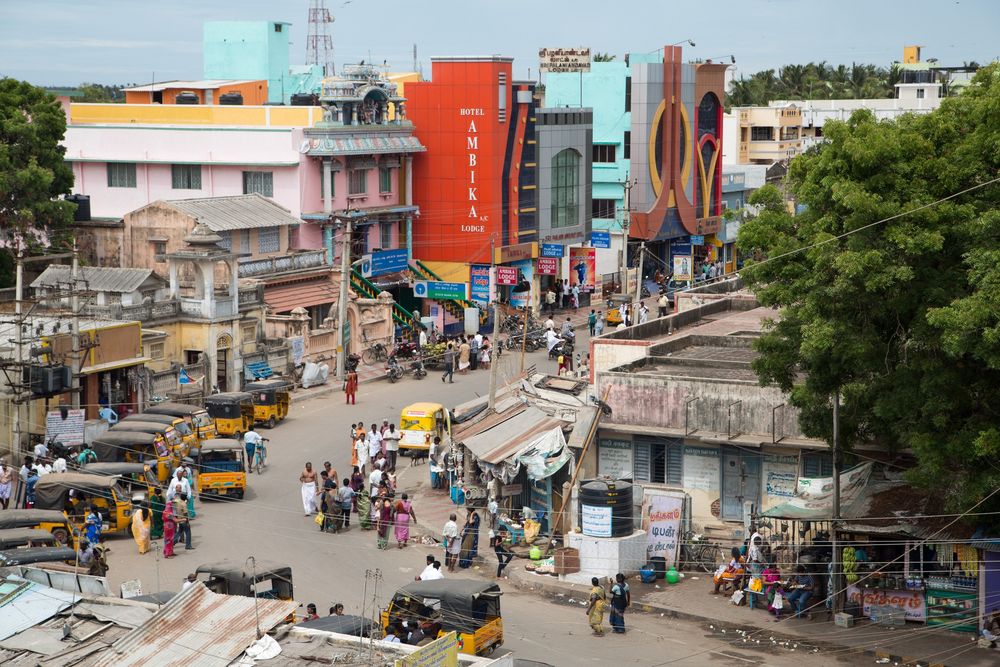 Arrêt des tuc-tucs près de l'entrée du temple de Rameshwaram