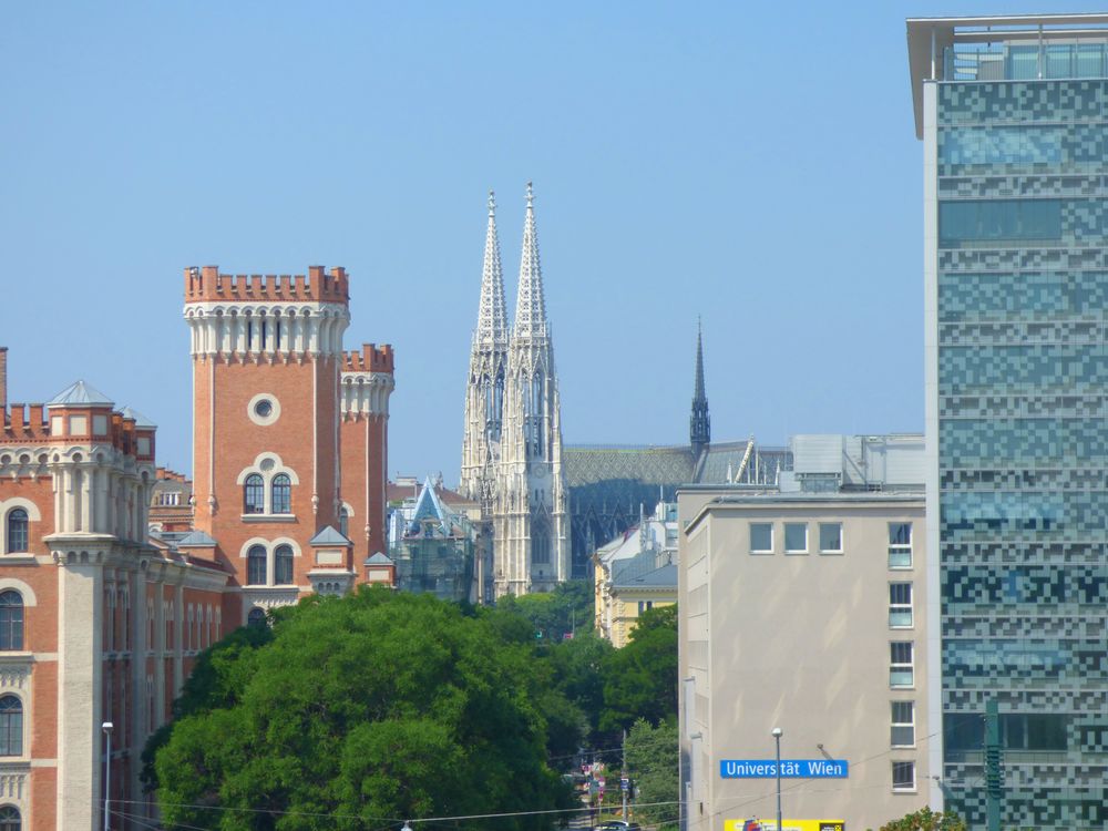 Arsenal Kaserne und Votiv Kirche