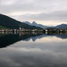 Arth am Zugersee mit den Myhten im Hintergrund.