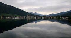 Arth am Zugersee mit den Myhten im Hintergrund.