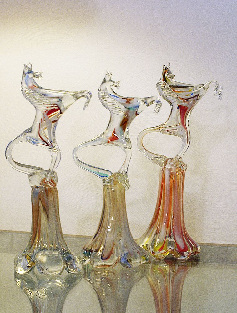 Artisanat syrien, chevaux en verre.