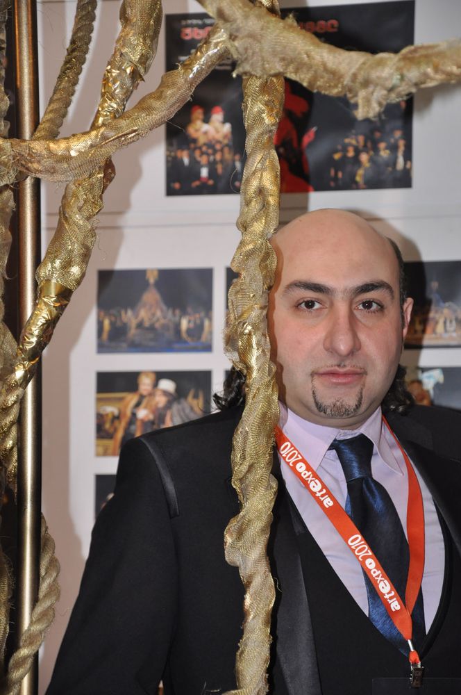 Artist wehrend der Expo. von Gohar Movsessyan 