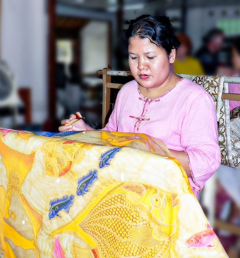 Artiste sur tissu batik