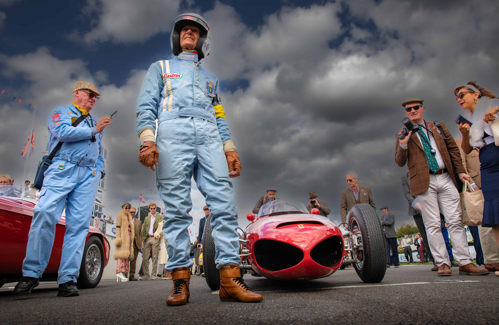 Arturo Merzario vor dem legendären Ferrari 156 Sharknose