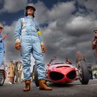 Arturo Merzario vor dem legendären Ferrari 156 Sharknose