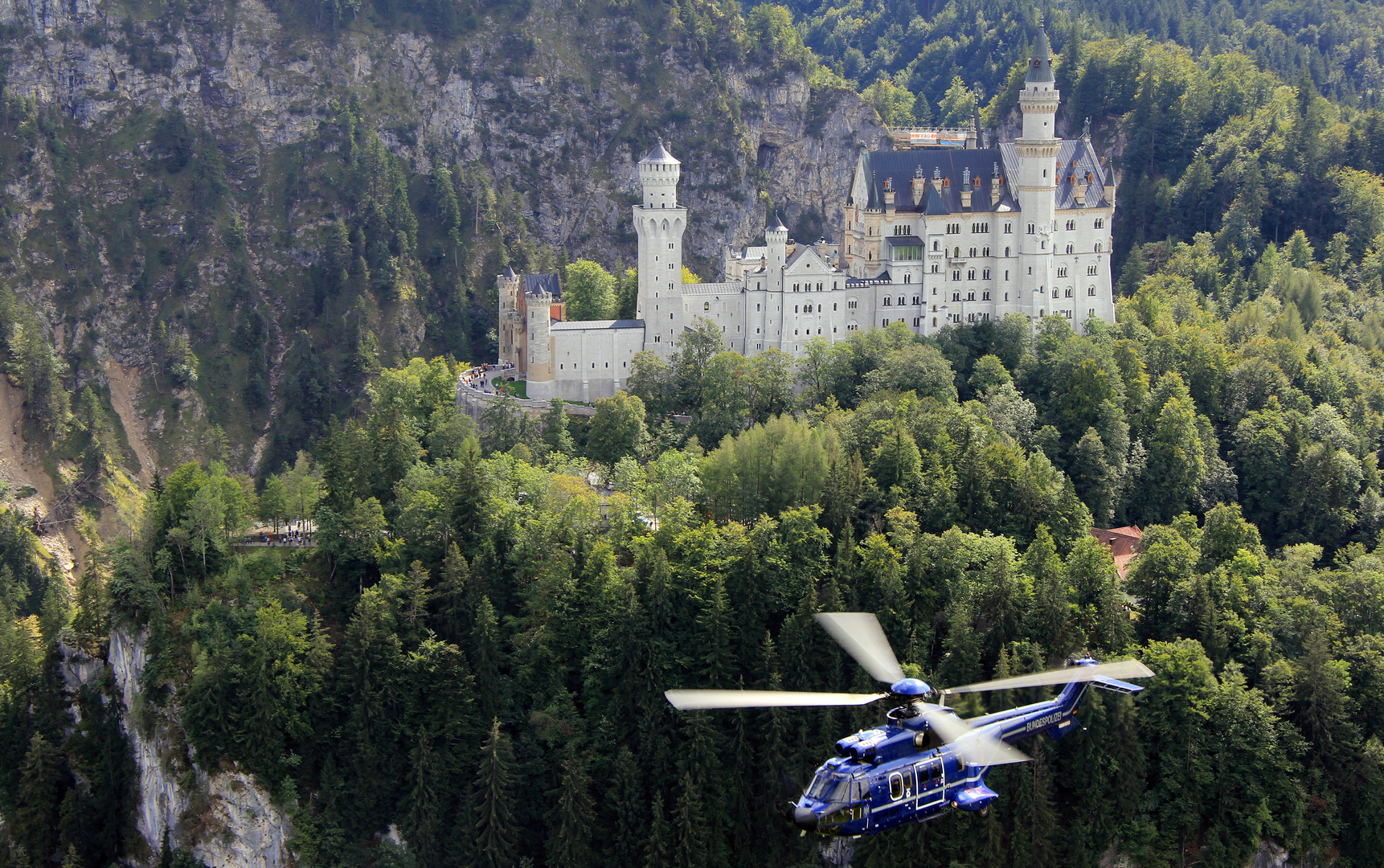 AS 332 L1 vor Schloss Neuschwanstein