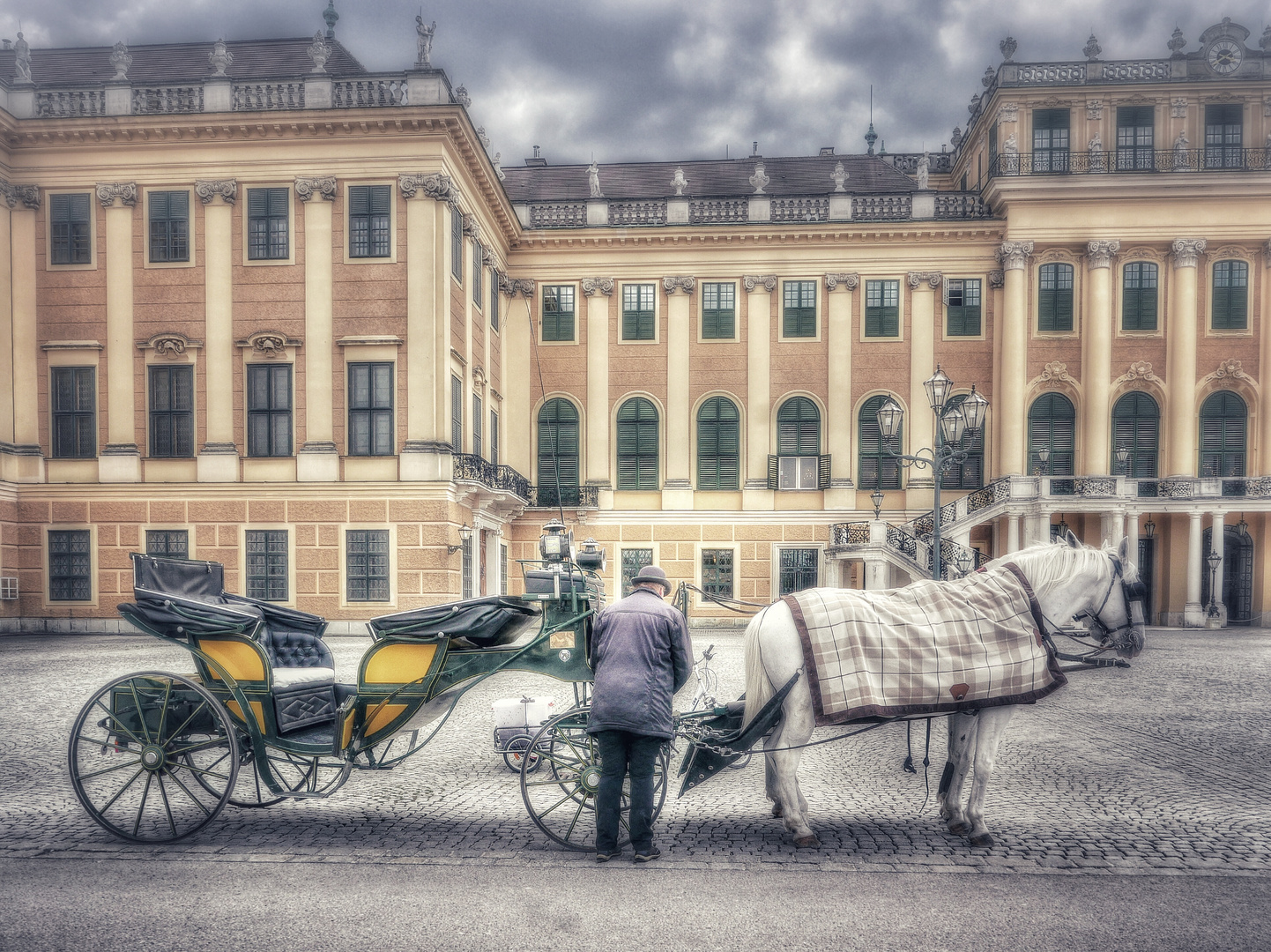 As kitsch as can get - Fiaker vor Schloss Schönbrunn