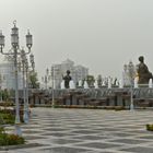 Aschgabat - Brunnenanlage mit Statuen im Zentrum