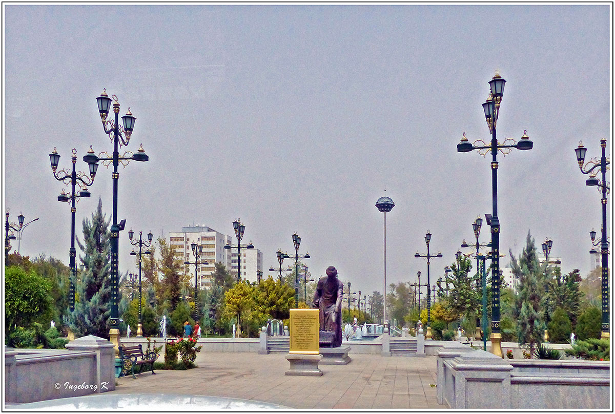 Aschgabat - Platz mit einem Wissenschaftler -  Al Choresmi