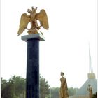 Aschgabat - Platz mit Säule und Adler - was hier wie Gold glänzt, ist reines Blattgold
