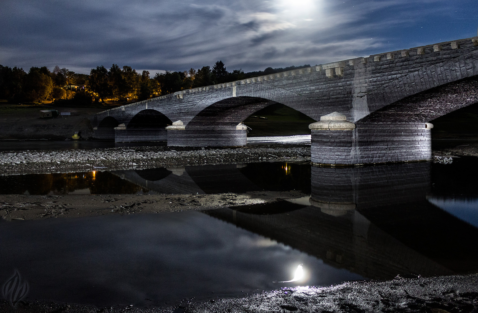 Aseler Brücke bei Mondschein