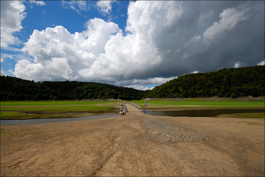 Aseler Brücke im leeren Edersee