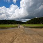 Aseler Brücke im leeren Edersee