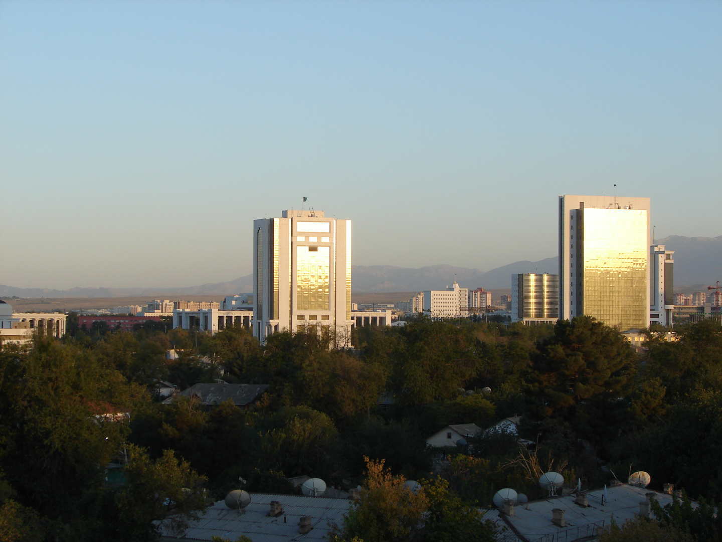 Ashgabat Turkmenistan in der Abendsonne