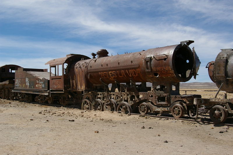 "Asi es la vida" - "So ist das Leben" Zugfriedhof in Uyuni, Bolivien