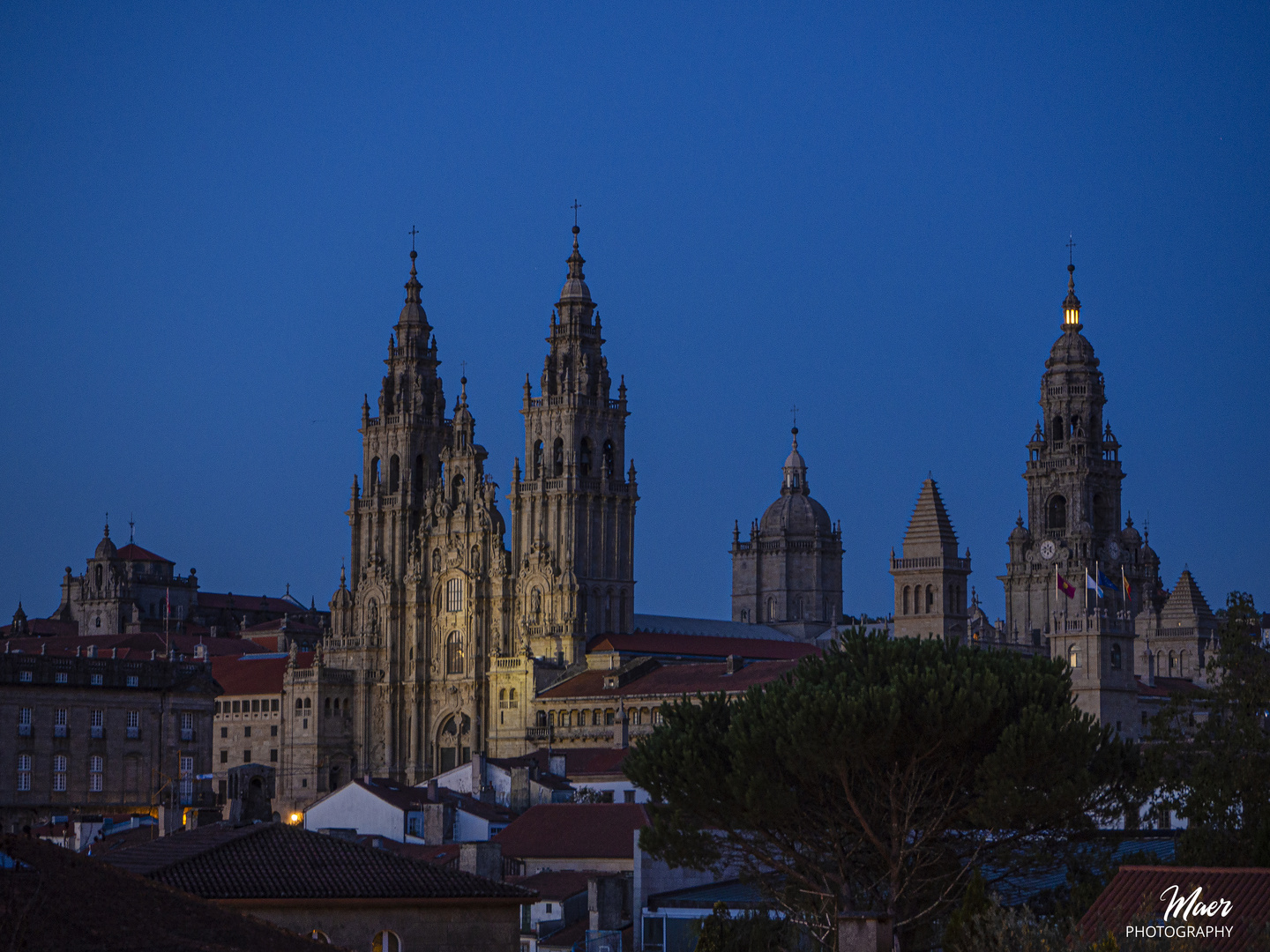 Así luce Santiago al anochecer.