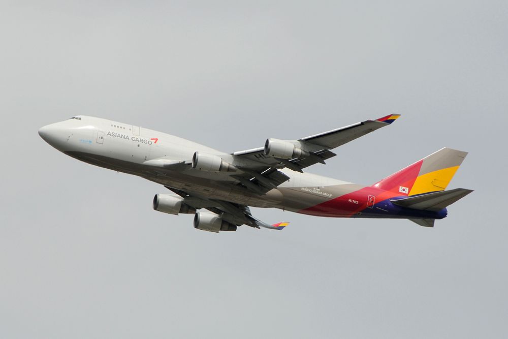 Asiana B 747