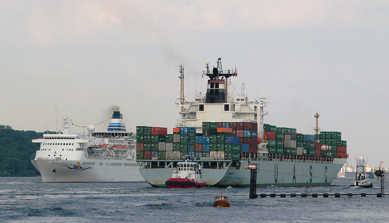 ASIR trifft DELPHIN VOYAGER in Hamburg