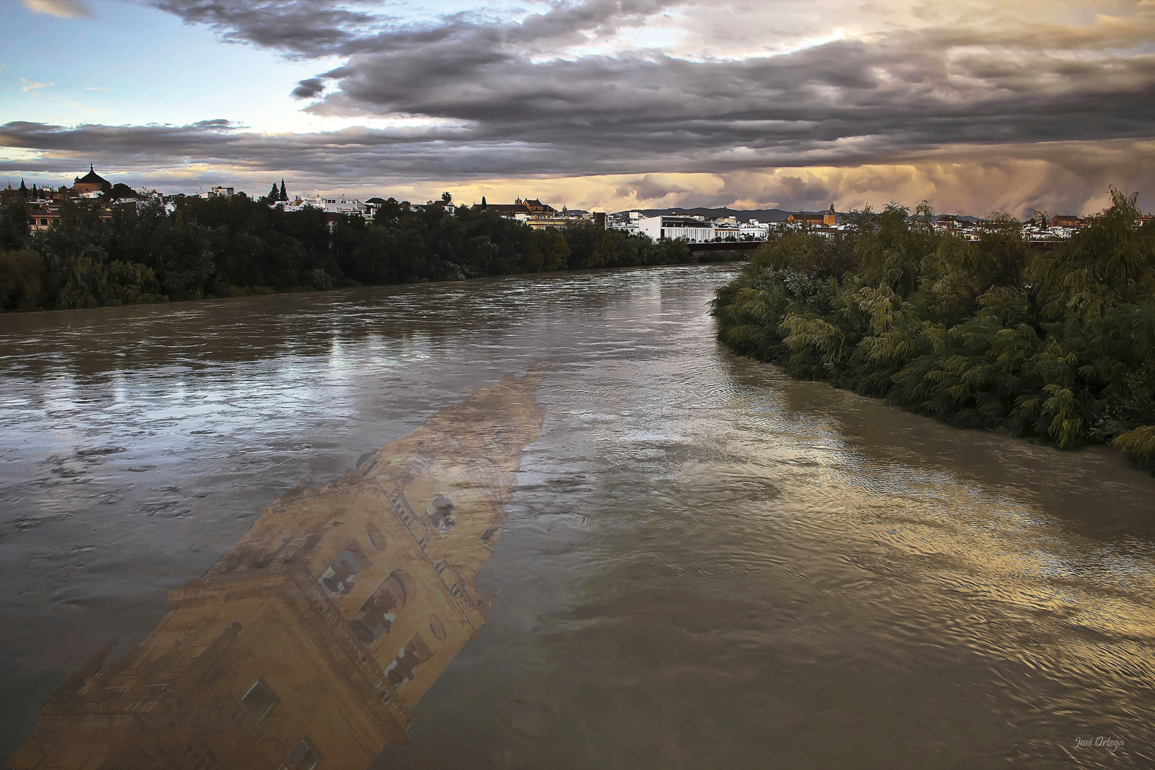 Asomándose al Río