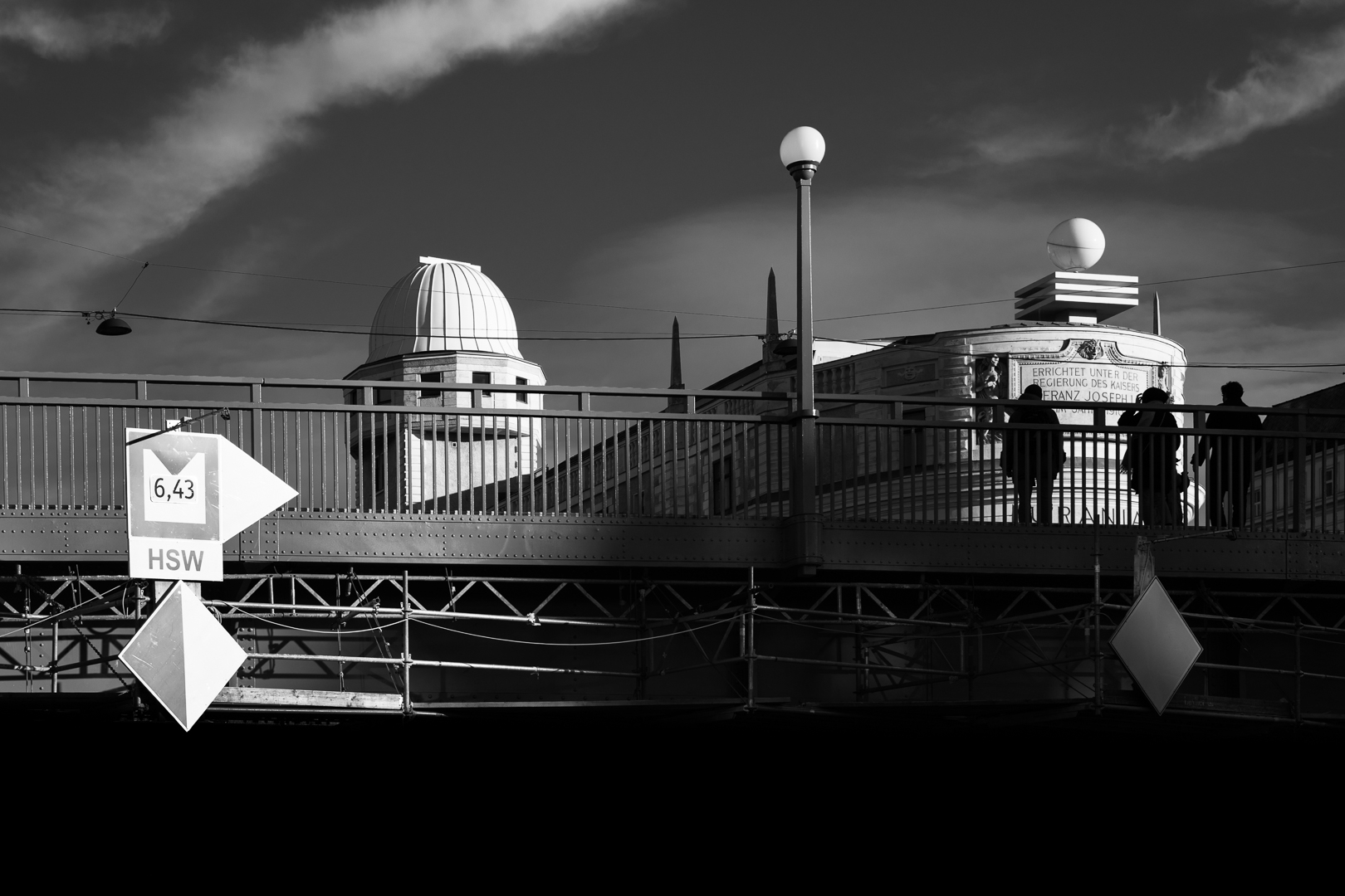 Aspernbrücke mit Urania im Hintergrund