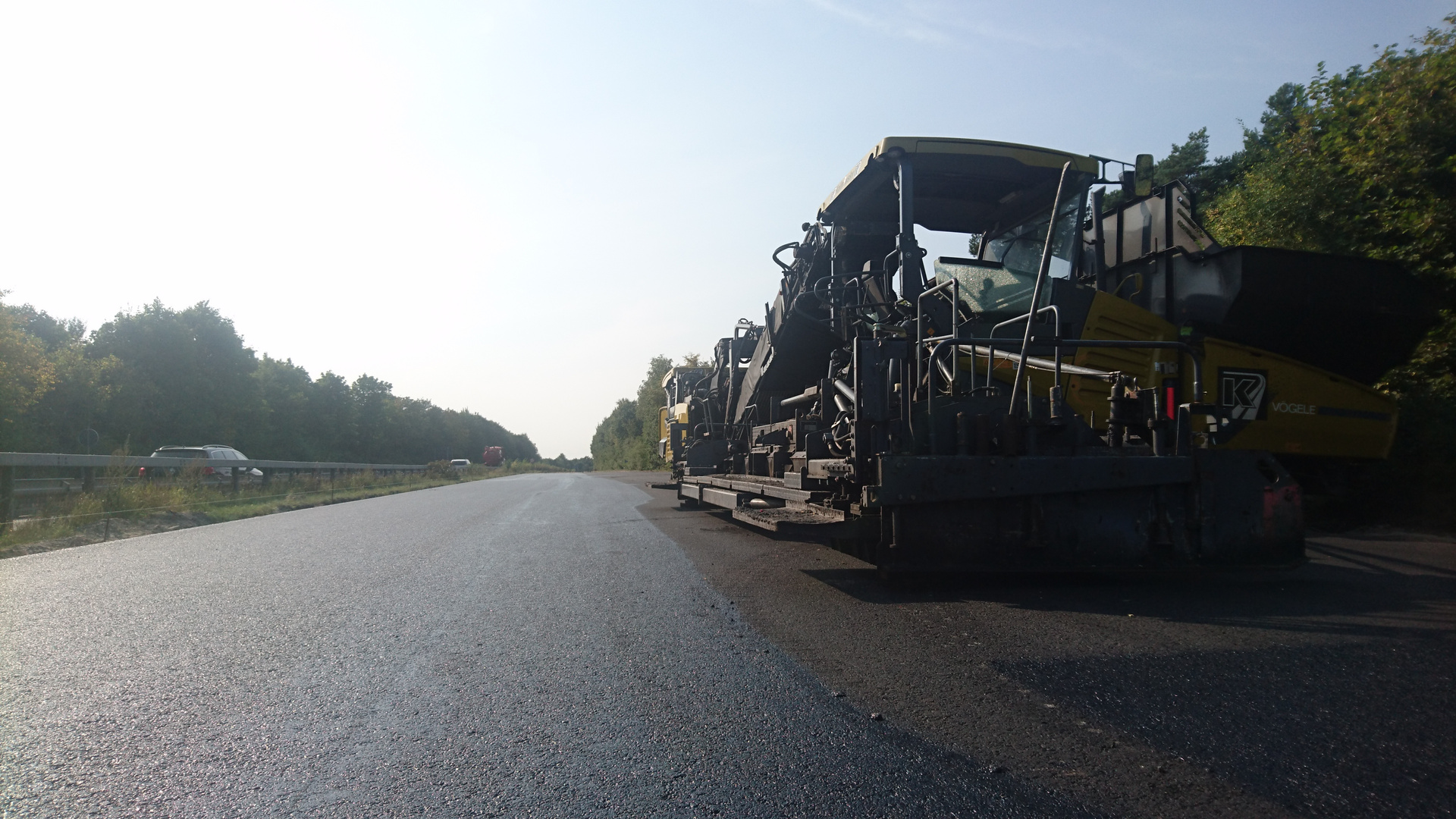 asphaltiert werden zehn kilometer am stück geradeaus......?..