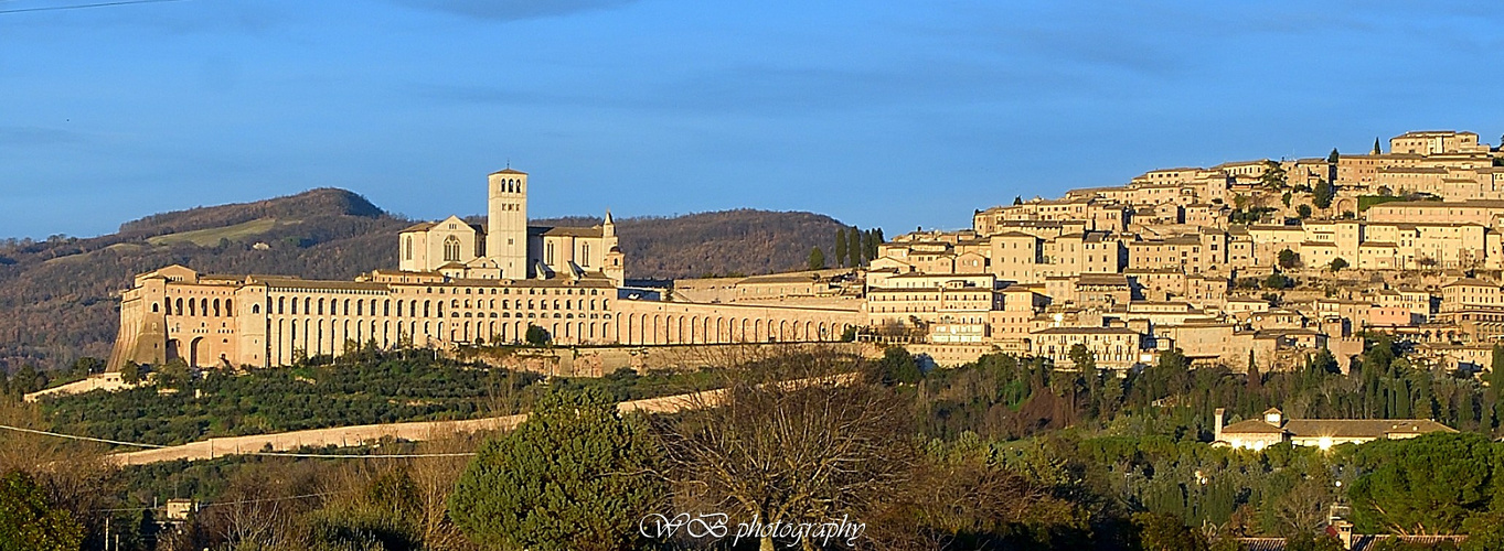 Assisi al tramonto