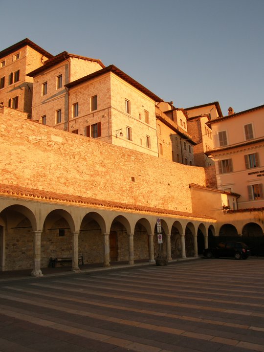 Assisi al tramonto