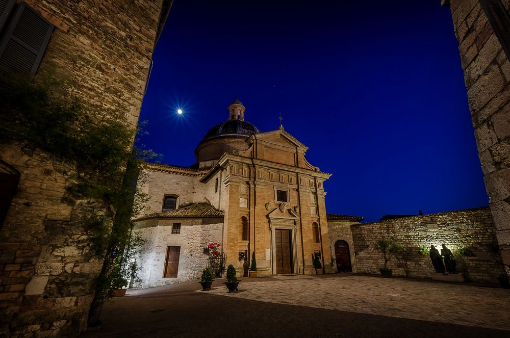 Assisi bei Nacht