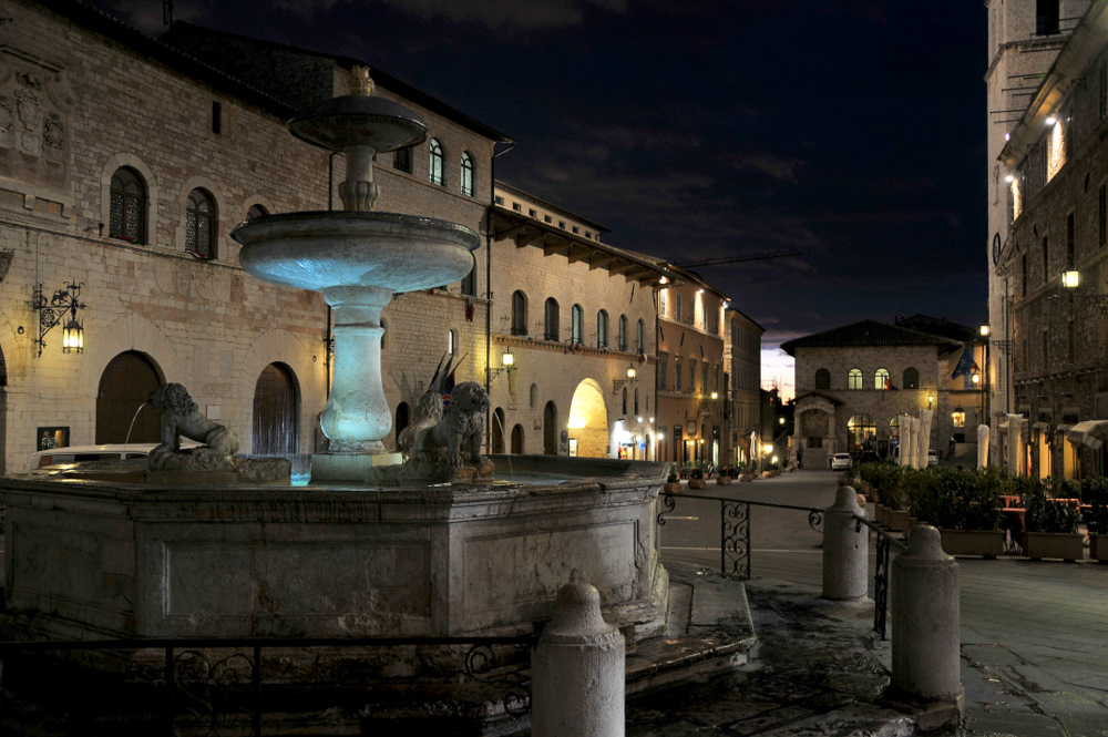 Assisi bei Nacht