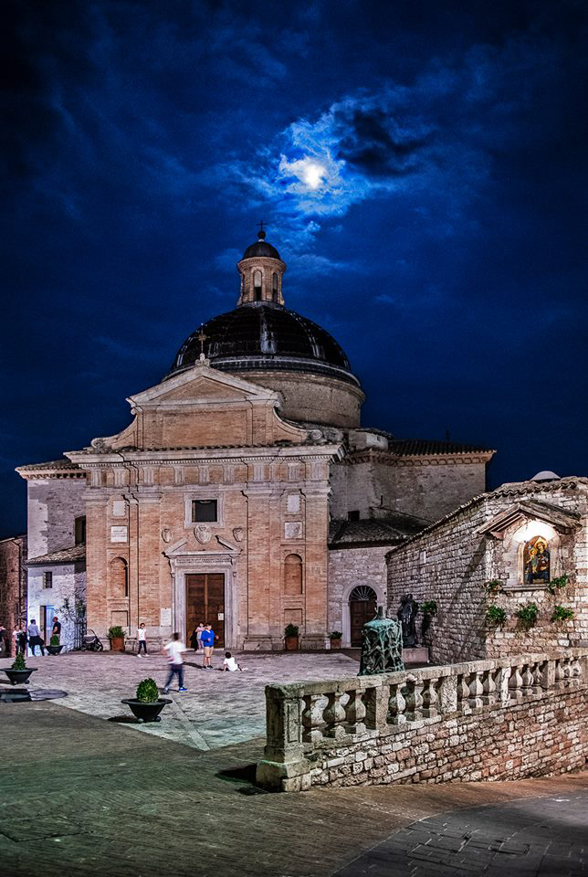 Assisi. Chiesa Nuova e luna vecchia