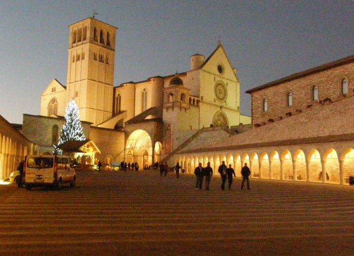 Assisi di notte