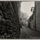 Assisi vicoli nella nebbia