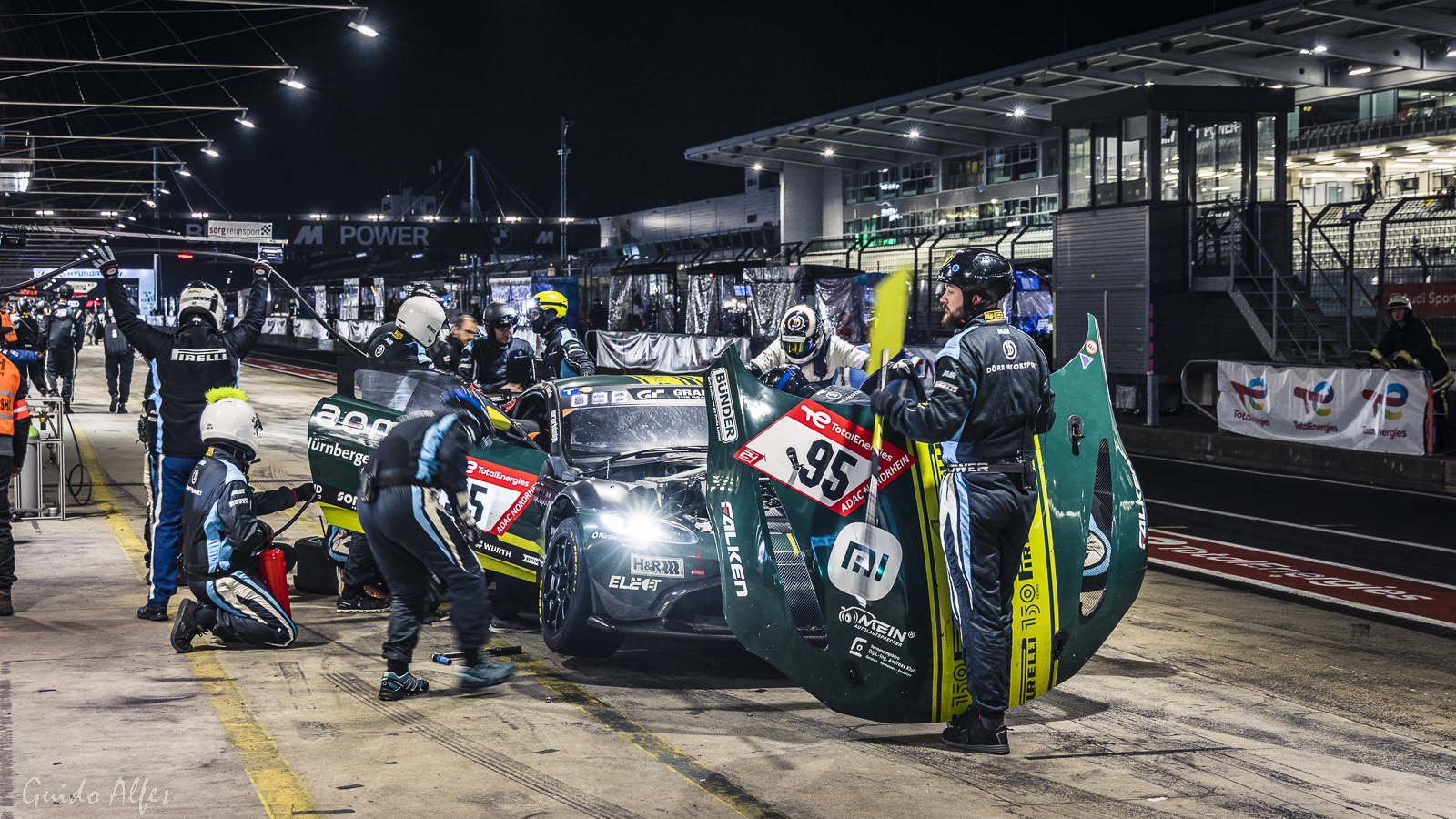 Aston Martin Boxenstop