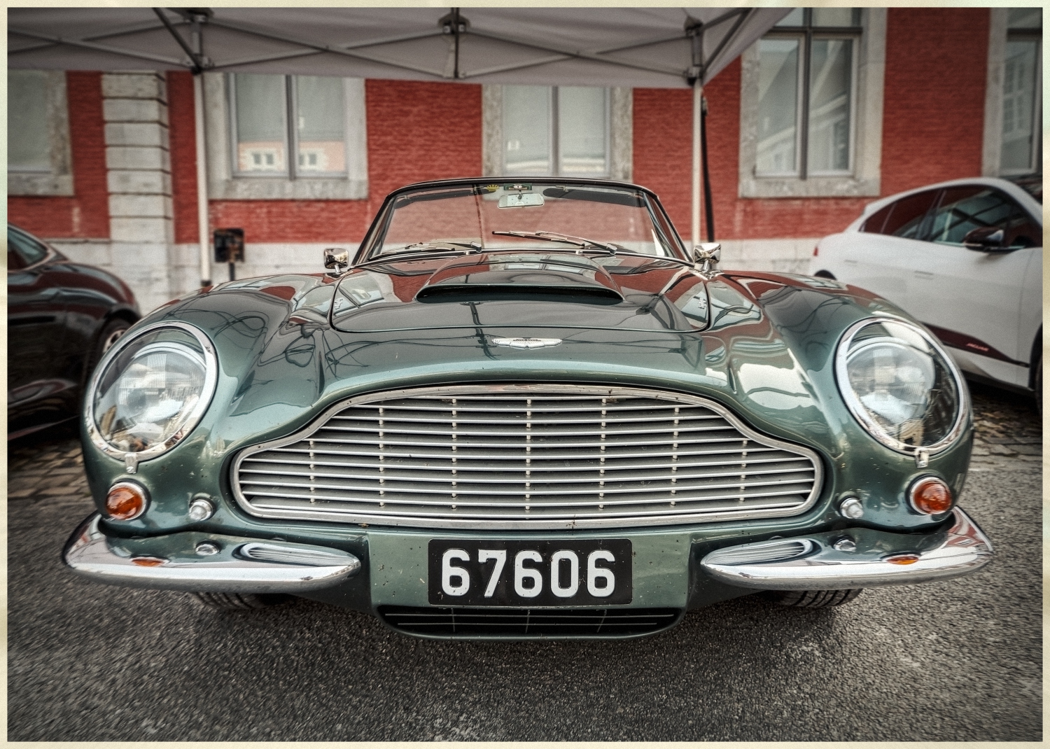 Aston Martin DB 4