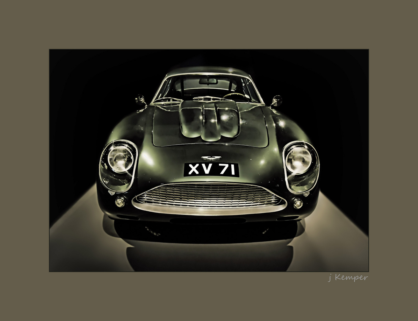 - Aston Martin DB4GT Zagato -