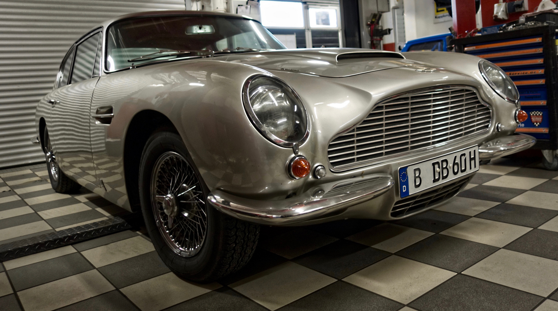 Aston Martin DB5 ...