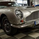 Aston Martin DB5 ...