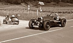 Aston Martin International trifft Vespa - Oldies on the Road 2013