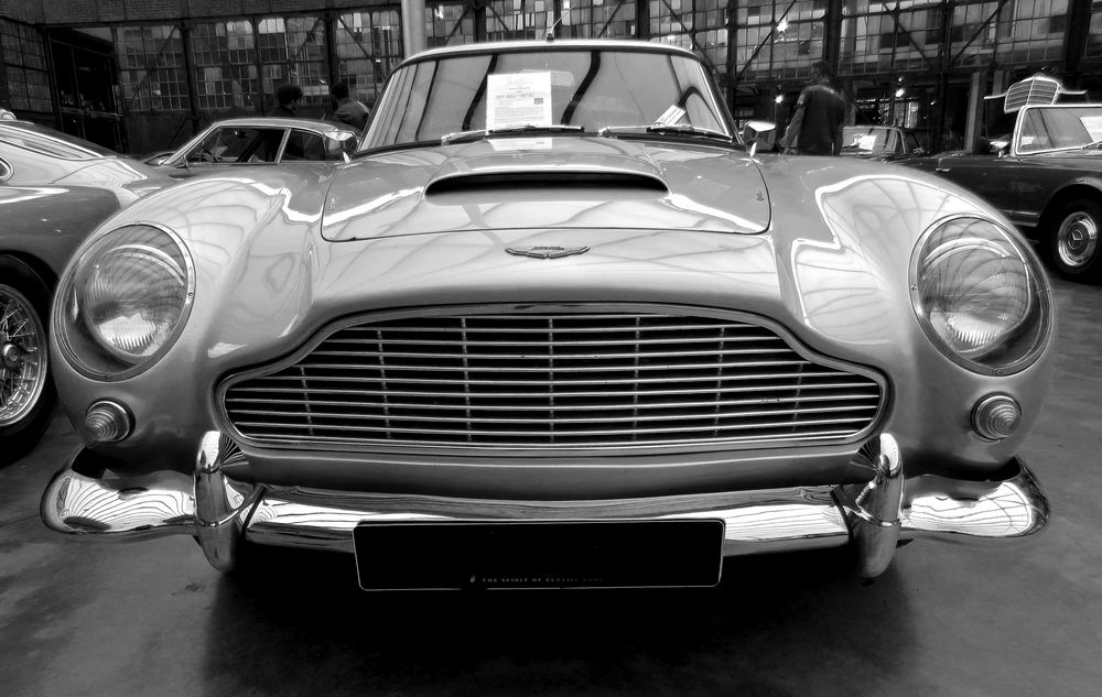 Aston Martin JB - Frontal