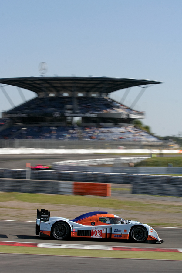 Aston Martin LMP1 in der Mercedes Arena