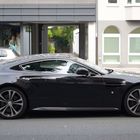 Aston Martin V12 Vantage 