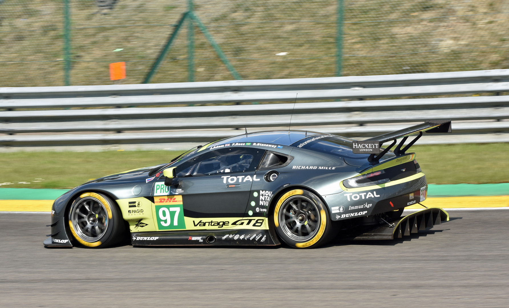 Aston Martin Vantage V8 