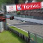 Aston Martin vor Eau Rouge