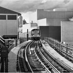 Astoria-bound N Train Approaches Queensboro Plaza Station