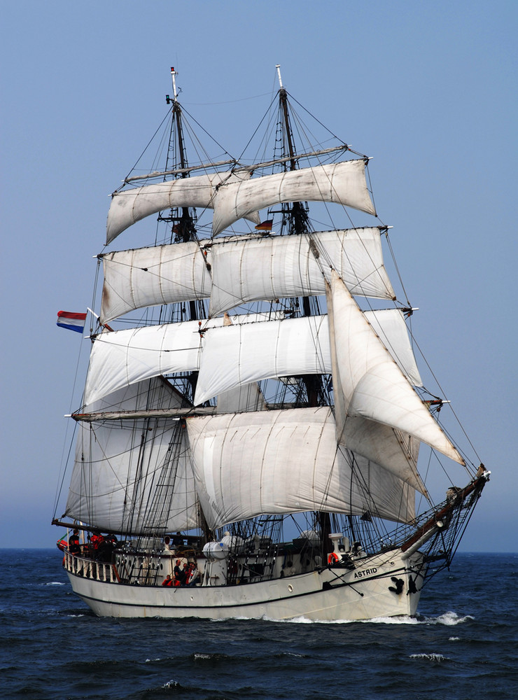 Astrid vor Warnemünde 1