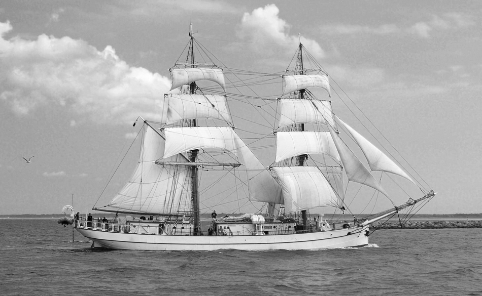 Astrid vor Warnemünde SW